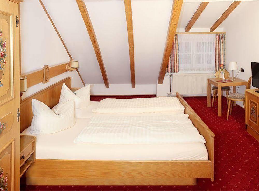 Hotel & Restaurant Lamm Mosbach  Buitenkant foto