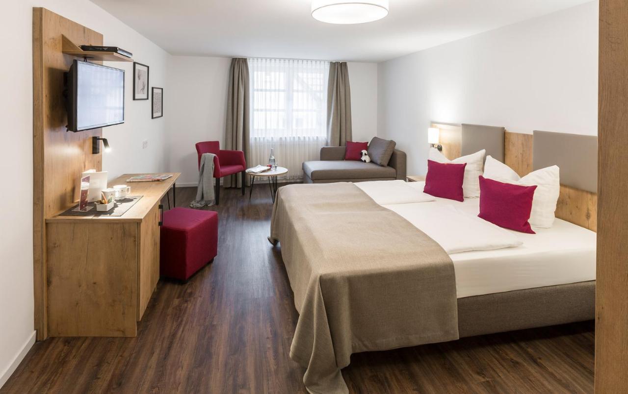 Hotel & Restaurant Lamm Mosbach  Buitenkant foto