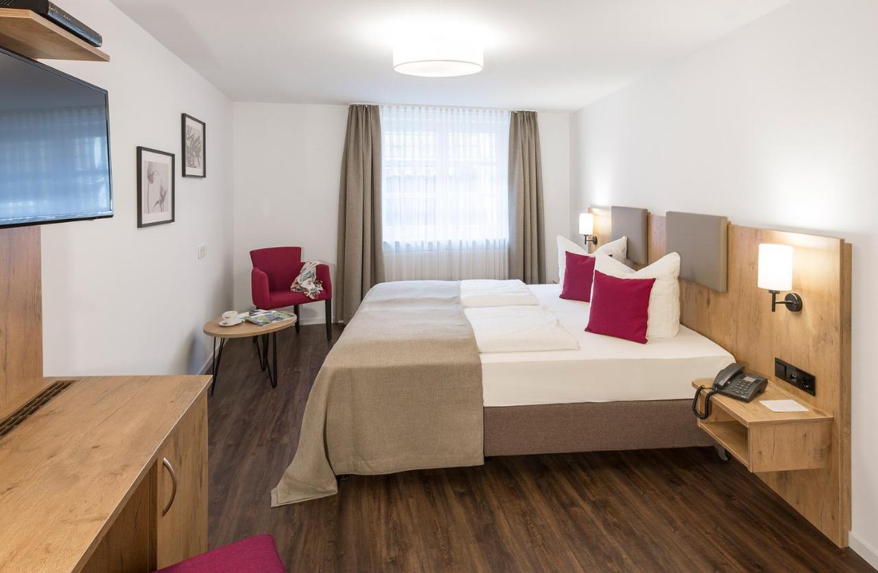 Hotel & Restaurant Lamm Mosbach  Buitenkant foto
